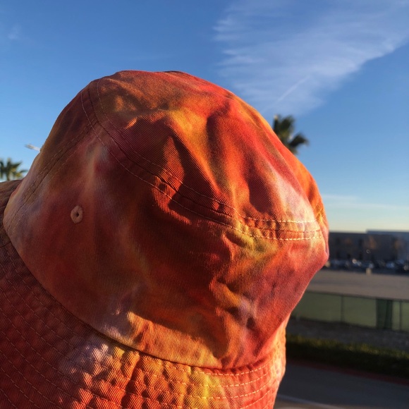 Urban Outfitters Acid Wash Bucket Hat Red OS NWT - Picture 3 of 5